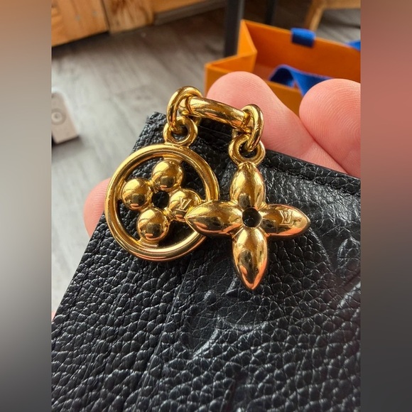 Louis Vuitton LV Charms Card Holder - Picture 10 of 16